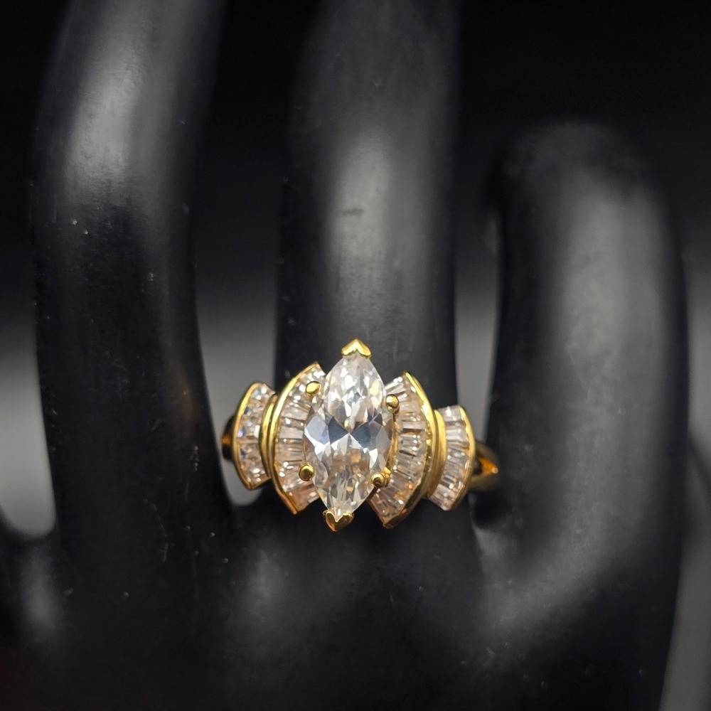 Elizabeth Taylor for Avon Radiance Collection Ring Size 8 Gold Tone CZ